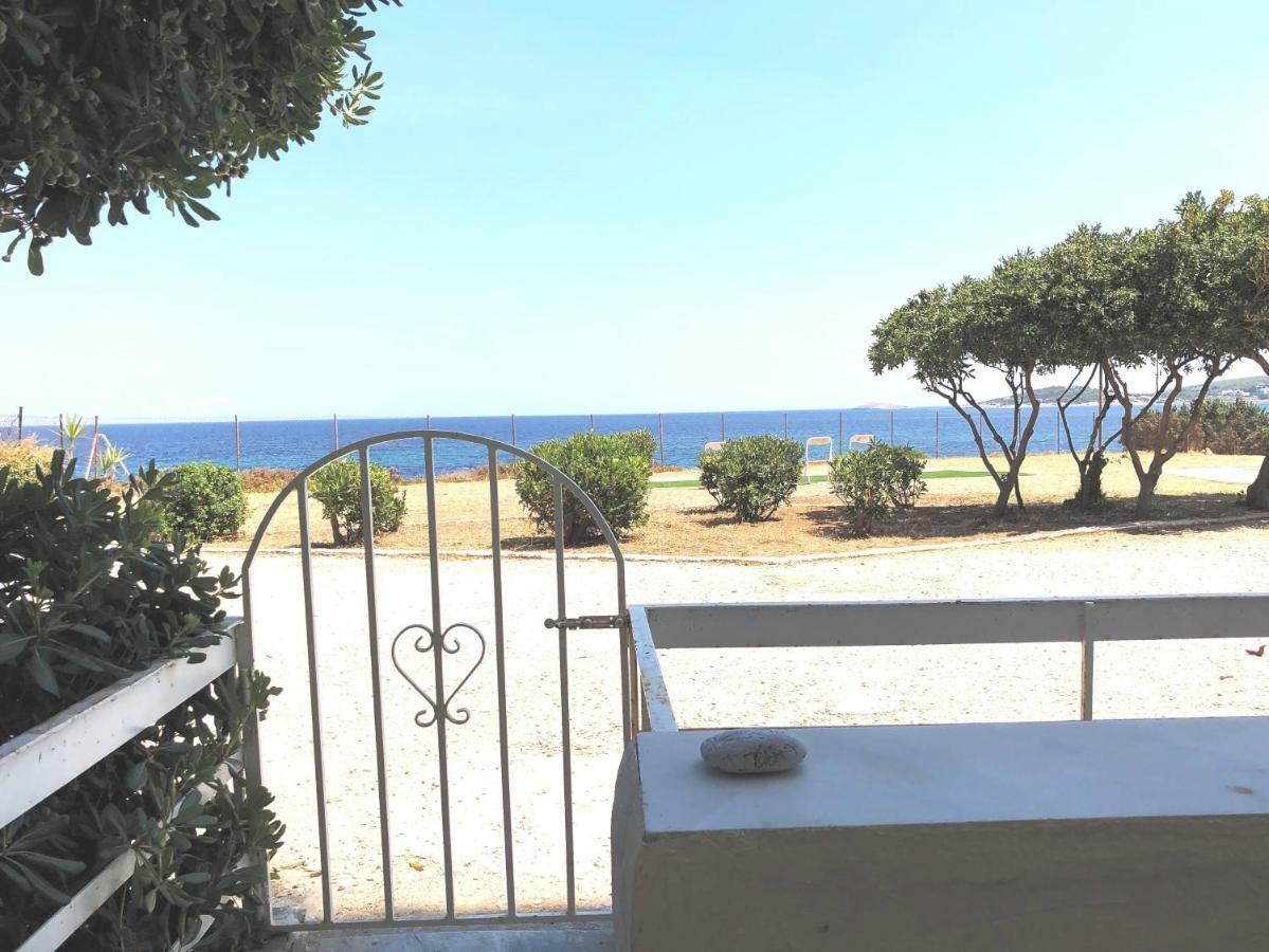 Vravrona Beach Apartments Loútsa Exterior foto